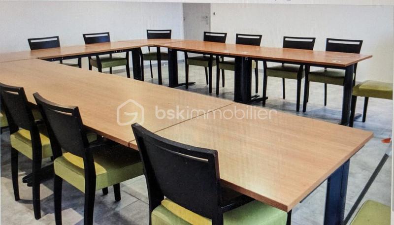 Local d'activité / Entrepôt - 976 m² - 7 pièces