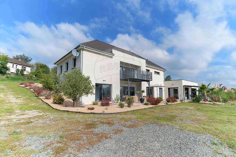 Villa - 277 m² - 10 pièces