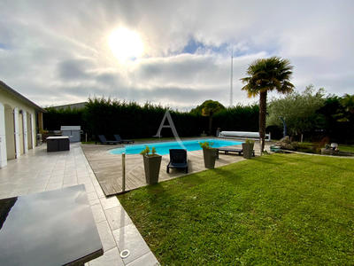 Maison - 274 m² - 9 pièces