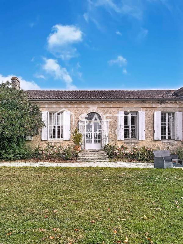 Maison - 379 m² - 10 pièces