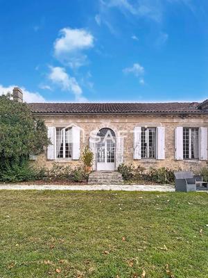 Maison - 379 m² - 10 pièces