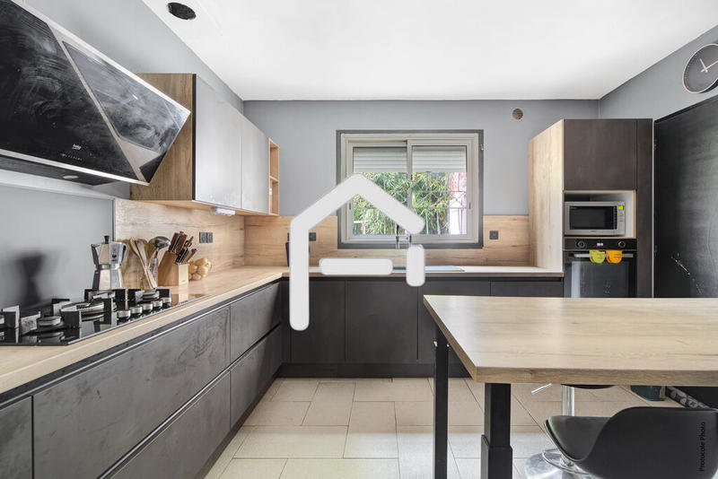 Maison - 177 m² - 7 pièces