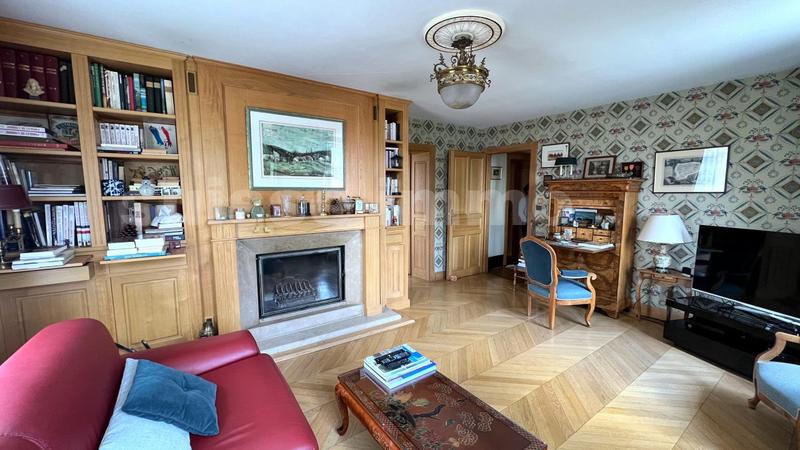 Maison - 315 m² - 12 pièces