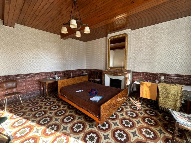 Maison ancienne - 300 m² - 11 pièces