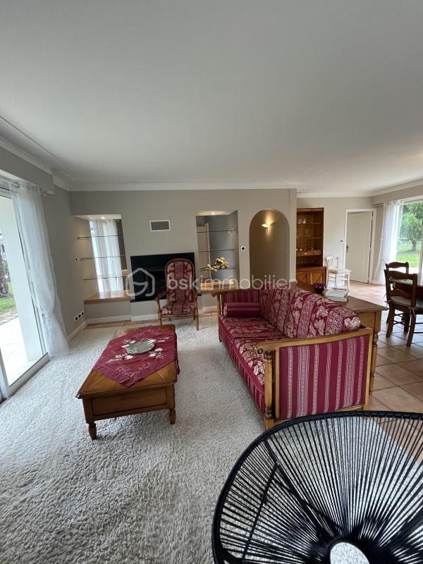 Pavillon - 220 m² - 9 pièces