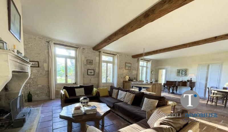 Maison - 431 m² - 9 pièces