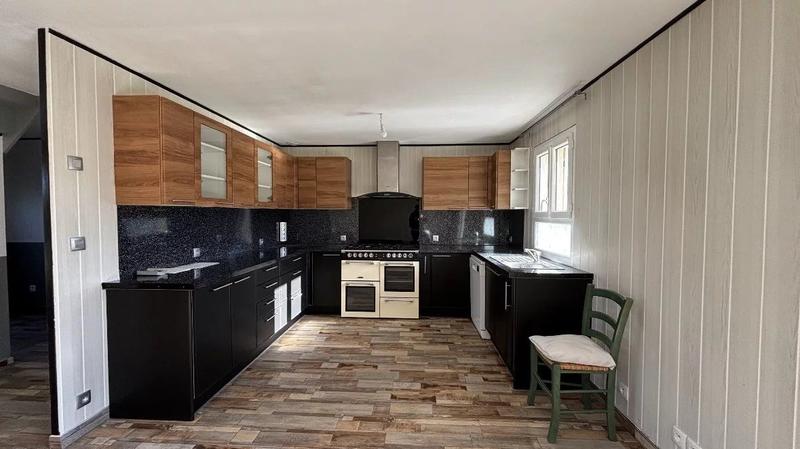 Maison - 159 m² - 8 pièces