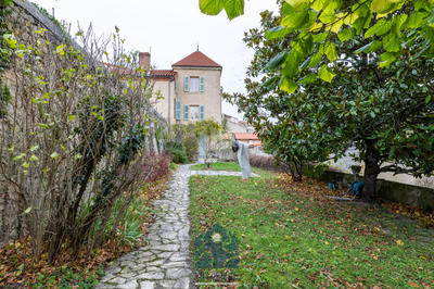 Propriété - 204 m² - 7 pièces