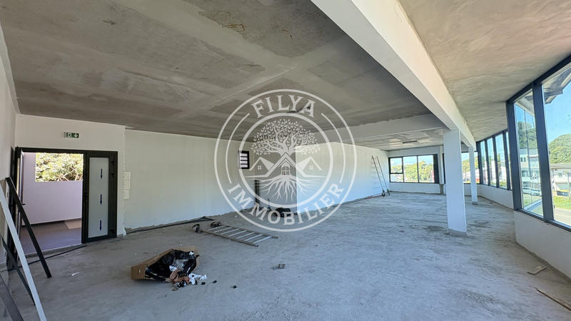 Local commercial - 106 m² - 1 pièce