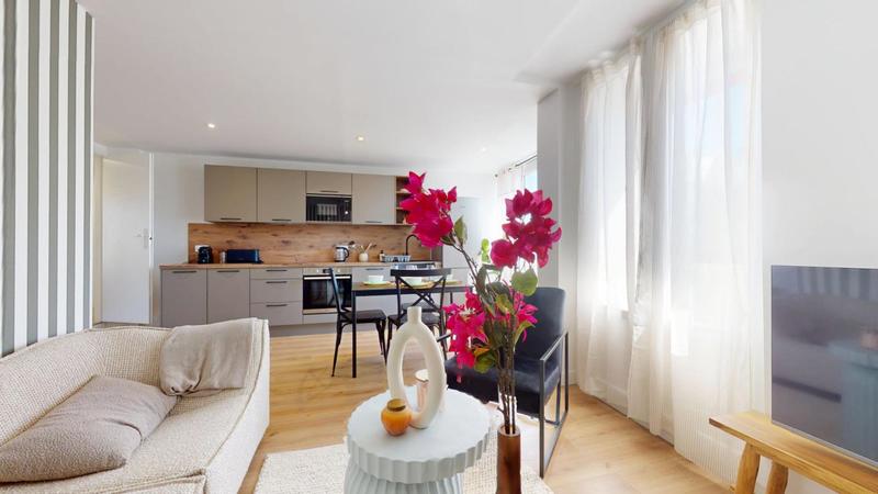 Appartement - 82 m² - 5 pièces