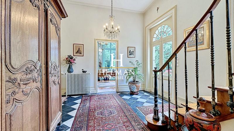 Maison - 300 m² - 8 pièces