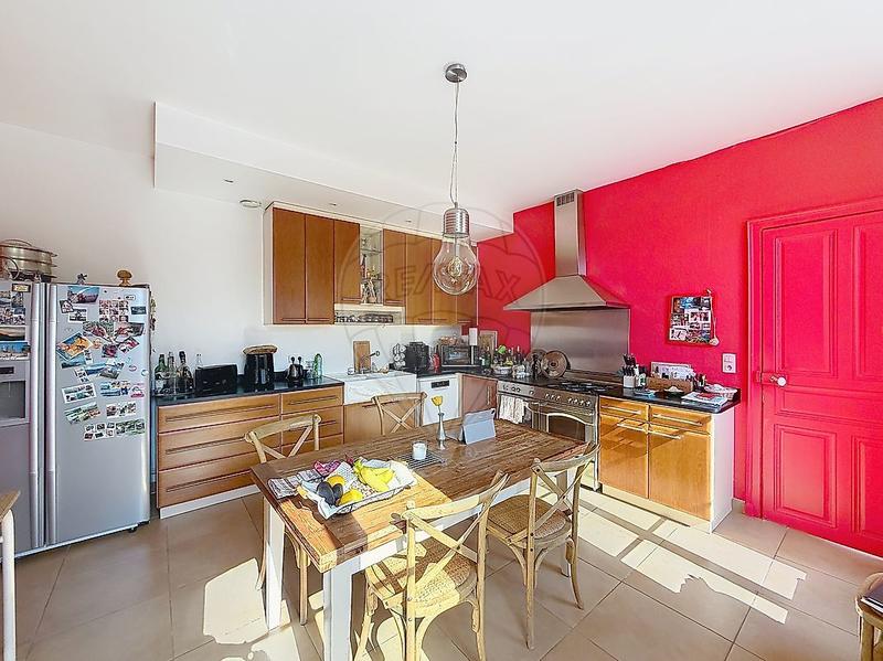 Maison - 445 m² - 8 pièces