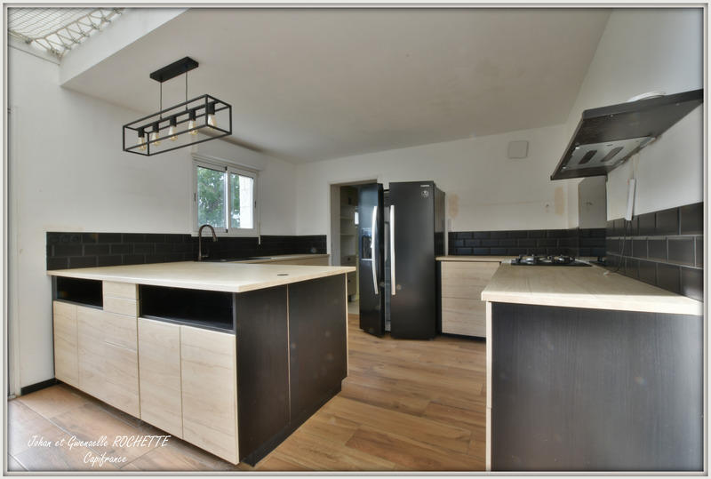 Maison - 147 m² - 8 pièces