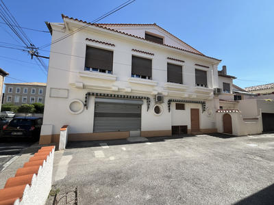 Maison - 220 m² - 7 pièces