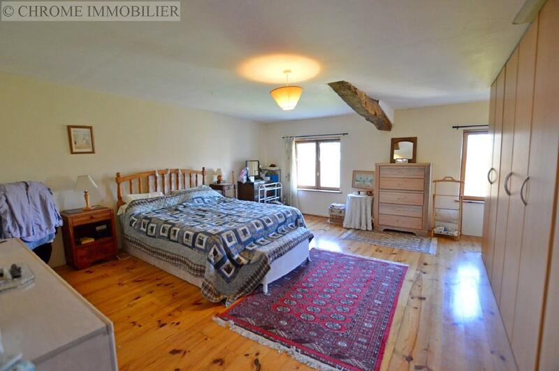 Maison - 285 m² - 9 pièces