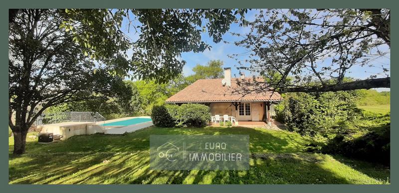 Maison - 384 m² - 18 pièces