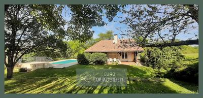 Maison - 384 m² - 18 pièces