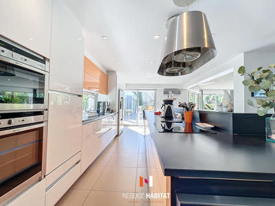 Maison - 251 m² - 6 pièces