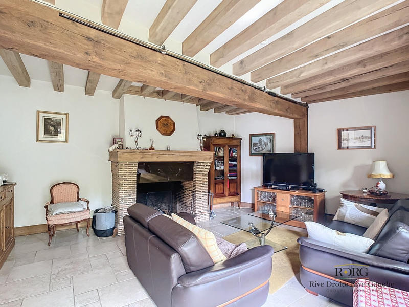 Maison - 214 m² - 8 pièces