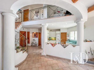 Maison traditionnelle - 313 m² - 7 pièces