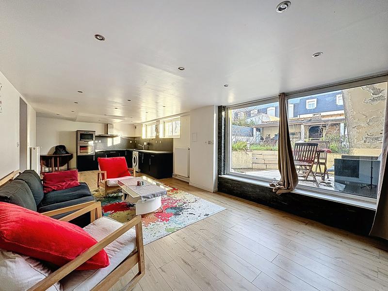 Maison - 220 m² - 7 pièces