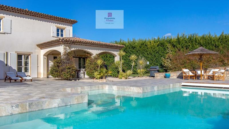 Maison - 250 m² - 7 pièces