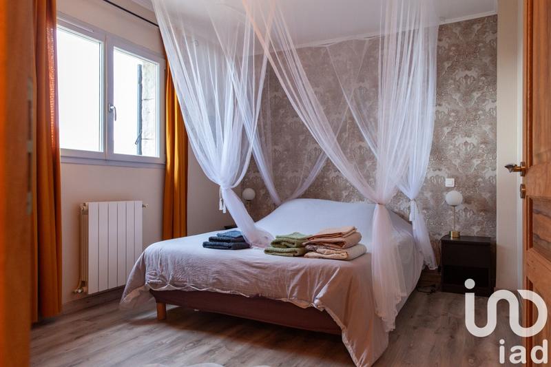 Maison - 240 m² - 8 pièces