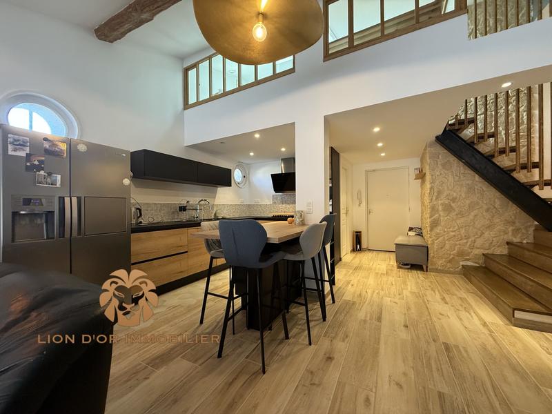 Loft - 76 m² - 3 pièces