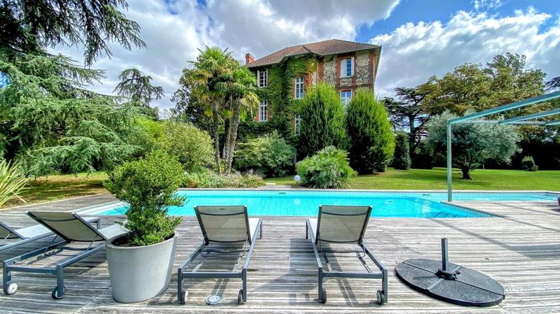 Propriété - 403 m² - 10 pièces