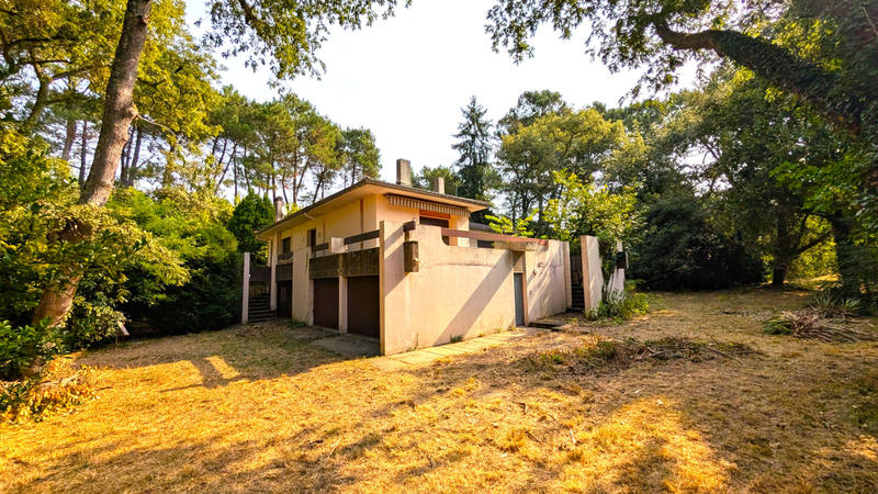 Maison - 250 m² - 9 pièces