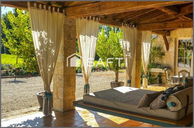 Maison - 557 m² - 13 pièces