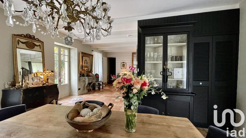 Maison - 213 m² - 9 pièces