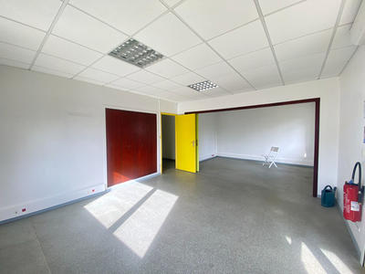 Local commercial - 390 m² - 1 pièce