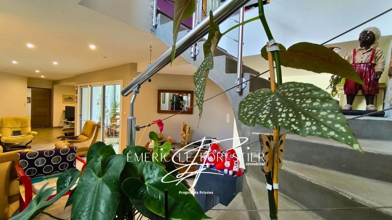 Maison - 263 m² - 7 pièces