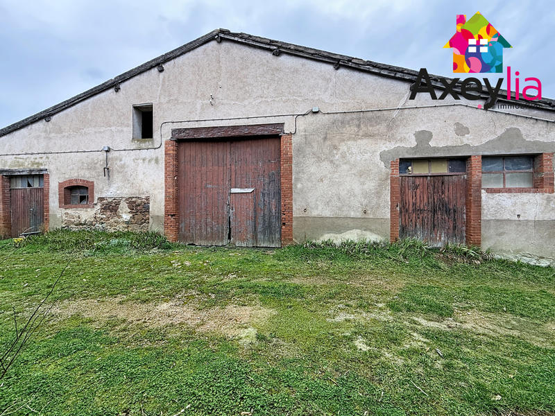 Maison - 300 m² - 3 pièces