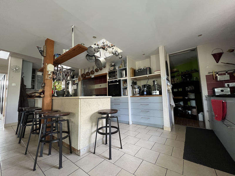 Maison - 245 m² - 10 pièces