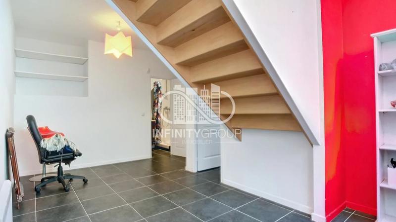 Studio - 184 m² - 8 pièces