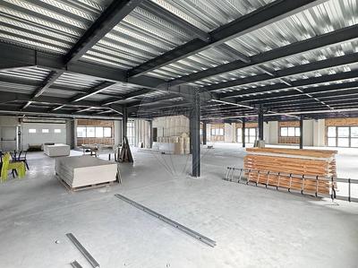 Local commercial - 700 m² - 1 pièce