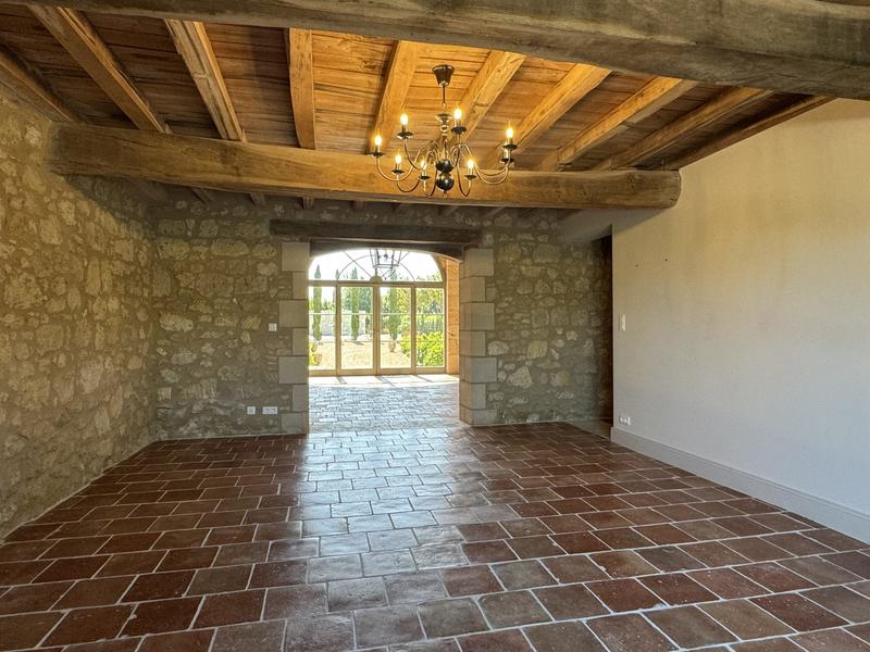 Maison - 445 m² - 10 pièces