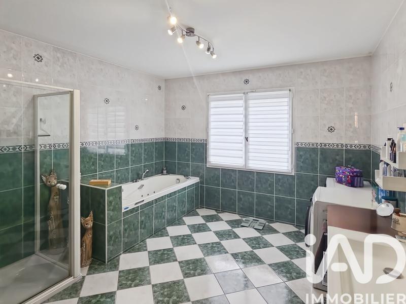 Maison - 184 m² - 8 pièces