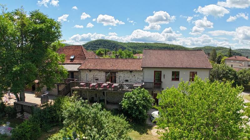 Maison - 430 m² - 16 pièces