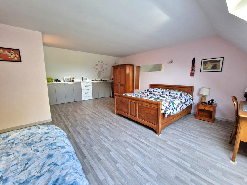 Maison - 270 m² - 6 pièces