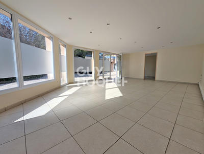 Local commercial - 57 m² - 2 pièces