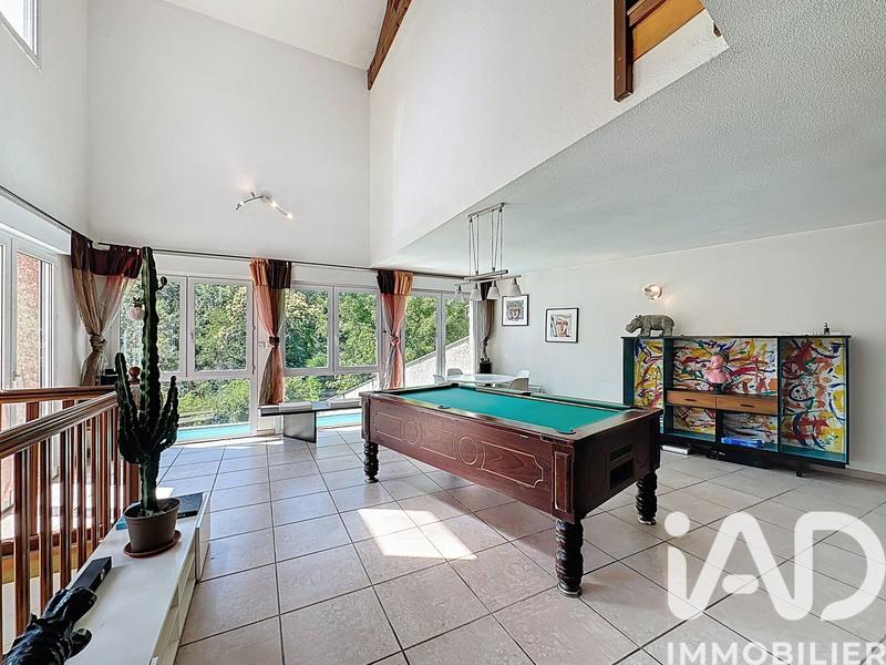 Maison - 185 m² - 8 pièces