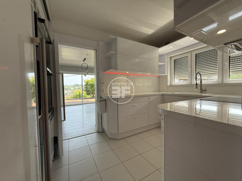 Maison - 240 m² - 5 pièces