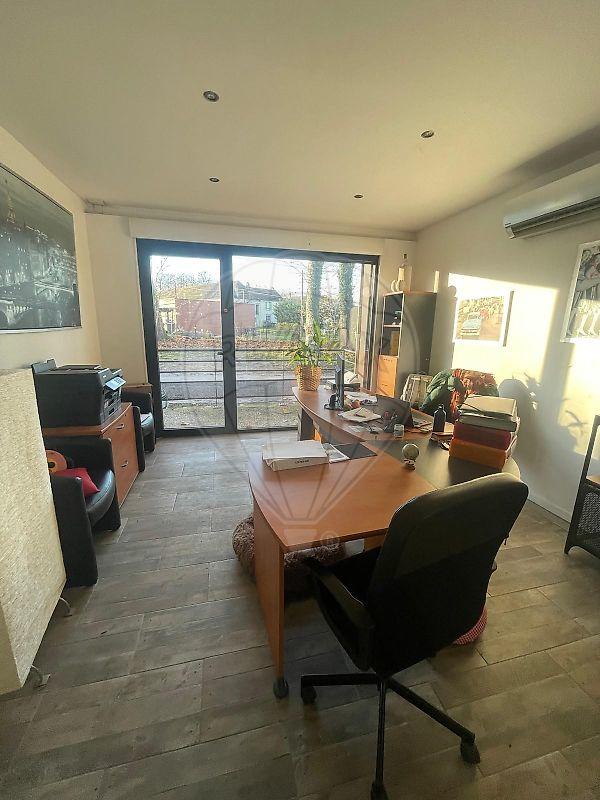 Local commercial - 437 m² - 10 pièces