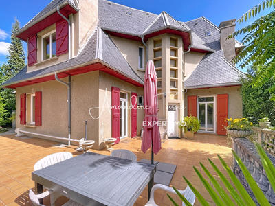 Maison - 202 m² - 7 pièces