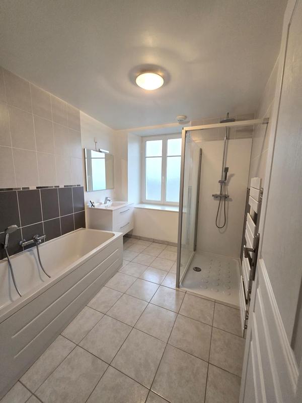 Maison - 90 m² - 5 pièces