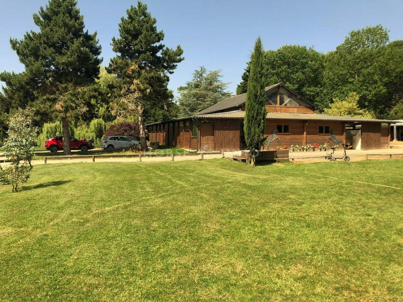 Maison - 230 m² - 7 pièces