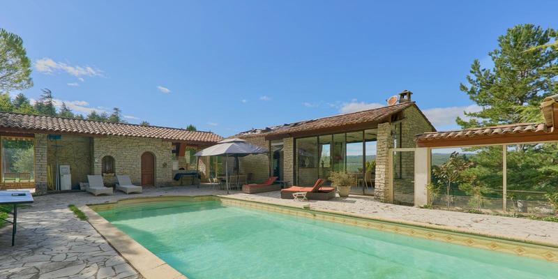 Maison - 255 m² - 6 pièces